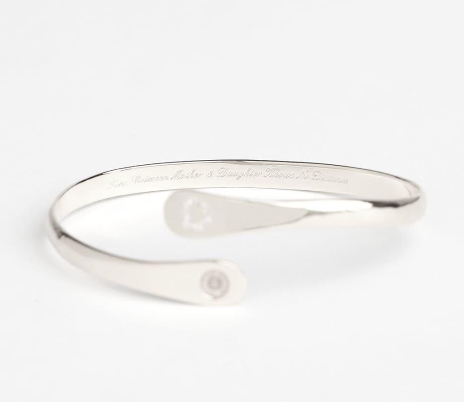 Engraved Mother Daughter Bracelets- Engraved Love Between Mother and Daughter Knows No Distance Bracelet